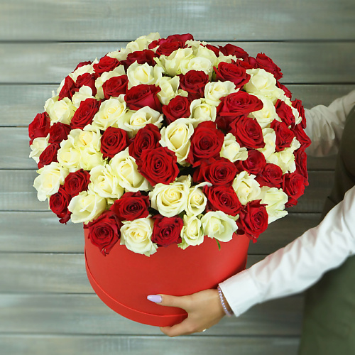 

БУКЕТ МАРКЕТ ДАРИТЕ С УДОВОЛЬСТВИЕМ Букет из 101 красной и белой розы в шляпной коробке, Кения, Букет из 101 красной и белой розы в шляпной коробке, Кения