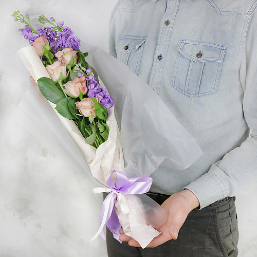 

БУКЕТ МАРКЕТ ДАРИТЕ С УДОВОЛЬСТВИЕМ Нежный букет из роз и маттиол, Нежный букет из роз и маттиол