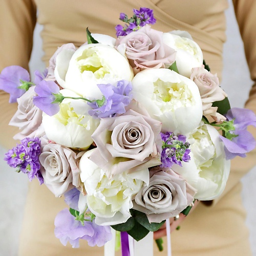 

БУКЕТ МАРКЕТ ДАРИТЕ С УДОВОЛЬСТВИЕМ Букет из пионов, роз, маттиол и латируса, Букет из пионов, роз, маттиол и латируса