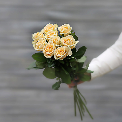 

БУКЕТ МАРКЕТ ДАРИТЕ С УДОВОЛЬСТВИЕМ Букет из 9 кремовых роз (Россия) с лентой 50 см, Букет из 9 кремовых роз (Россия) с лентой 50 см
