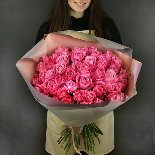 

БУКЕТ МАРКЕТ ДАРИТЕ С УДОВОЛЬСТВИЕМ Букет из 51 розовой розы в упаковке Россия 60 см., Букет из 51 розовой розы в упаковке Россия 60 см.