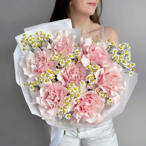 

MERSI FLOWERS Нежный букет розовая французская роза и голландская ромашка матрикария, Нежный букет розовая французская роза и голландская ромашка матрикария