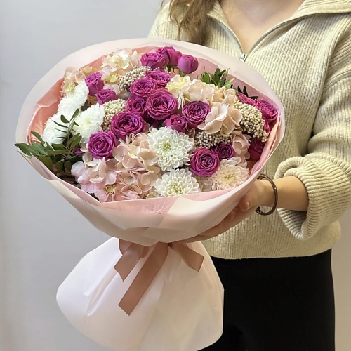 

CHALET GREEN Авторский букет «Рандеву» из гортензий, роз и кустовых хризантем, Авторский букет «Рандеву» из гортензий, роз и кустовых хризантем