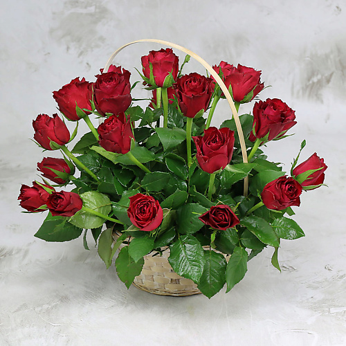 

БУКЕТ МАРКЕТ ДАРИТЕ С УДОВОЛЬСТВИЕМ 25 красных роз в корзине, Кения, 25 красных роз в корзине, Кения