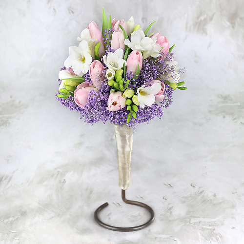 

БУКЕТ МАРКЕТ ДАРИТЕ С УДОВОЛЬСТВИЕМ Букет невесты из розовых тюльпанов, фрезии и гипсофилы, Букет невесты из розовых тюльпанов, фрезии и гипсофилы