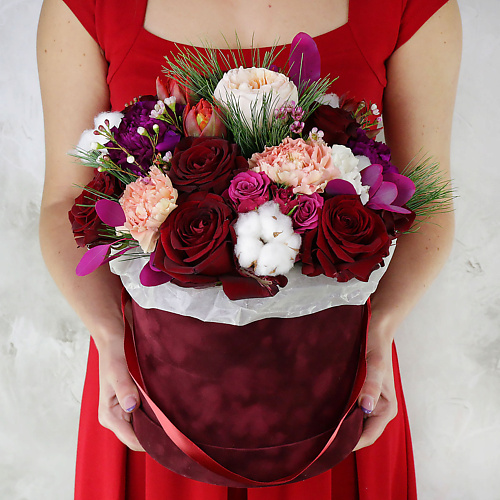 

БУКЕТ МАРКЕТ ДАРИТЕ С УДОВОЛЬСТВИЕМ Композиция из роз, гвоздик и тюльпанов в коробке, Композиция из роз, гвоздик и тюльпанов в коробке