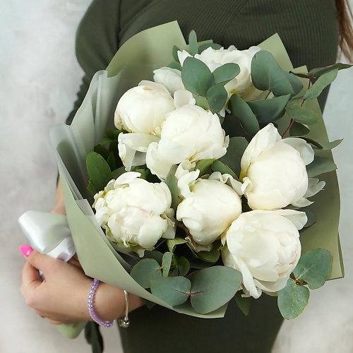 

БУКЕТ МАРКЕТ ДАРИТЕ С УДОВОЛЬСТВИЕМ Букет из 7 белых пионов с листьями эвкалипта, Букет из 7 белых пионов с листьями эвкалипта