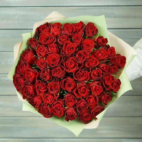 

БУКЕТ МАРКЕТ ДАРИТЕ С УДОВОЛЬСТВИЕМ 65 красных роз в упаковке Кения 40 см., 65 красных роз в упаковке Кения 40 см.