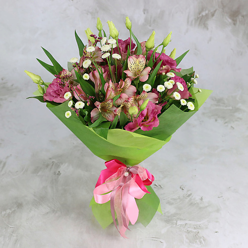 

БУКЕТ МАРКЕТ ДАРИТЕ С УДОВОЛЬСТВИЕМ Букет из розовых альстромерии и лизиантуса в упаковке, Букет из розовых альстромерии и лизиантуса в упаковке