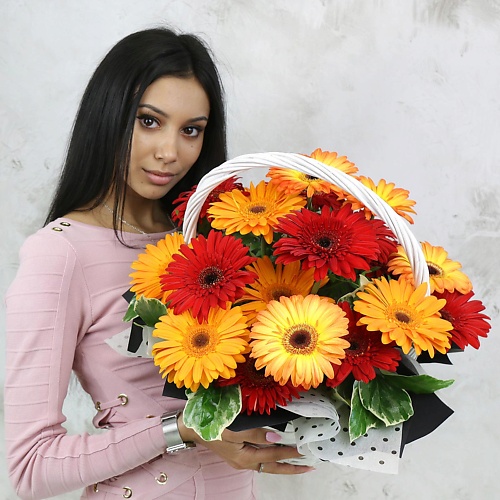 

БУКЕТ МАРКЕТ ДАРИТЕ С УДОВОЛЬСТВИЕМ Композиция из гербер и зелени в корзине, Композиция из гербер и зелени в корзине