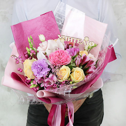 

БУКЕТ МАРКЕТ ДАРИТЕ С УДОВОЛЬСТВИЕМ Букет из роз и гвоздик с деревянной вставкой Учителю, Букет из роз и гвоздик с деревянной вставкой Учителю