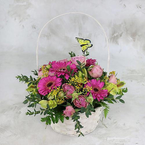 

БУКЕТ МАРКЕТ ДАРИТЕ С УДОВОЛЬСТВИЕМ Композиция из розовых гербер и кустовых роз, Композиция из розовых гербер и кустовых роз