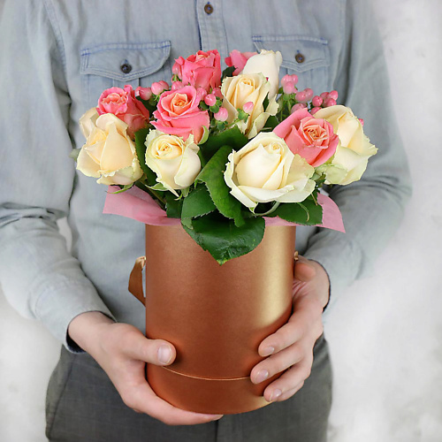 

БУКЕТ МАРКЕТ ДАРИТЕ С УДОВОЛЬСТВИЕМ Композиция из 15 персиковых и кремовых роз в коробке, Россия, Композиция из 15 персиковых и кремовых роз в коробке, Россия