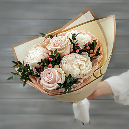 

БУКЕТ МАРКЕТ ДАРИТЕ С УДОВОЛЬСТВИЕМ Букет из пионов и роз, Букет из пионов и роз