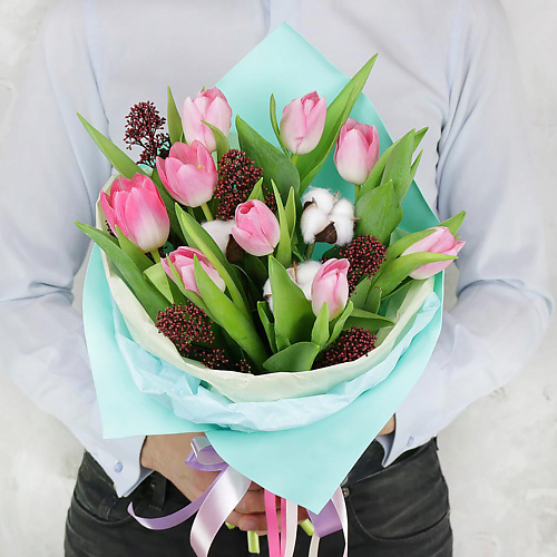 

БУКЕТ МАРКЕТ ДАРИТЕ С УДОВОЛЬСТВИЕМ Букет из 9 тюльпанов с хлопком и скимией, Букет из 9 тюльпанов с хлопком и скимией