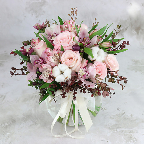 

БУКЕТ МАРКЕТ ДАРИТЕ С УДОВОЛЬСТВИЕМ Букет из альстромерий, роз и хлопка, Букет из альстромерий, роз и хлопка