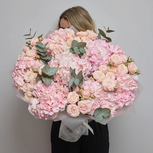 

CHALET GREEN Авторский букет из розовых гортензий и пионовидных кустовых роз Бомбастик, Авторский букет из розовых гортензий и пионовидных кустовых роз Бомбастик