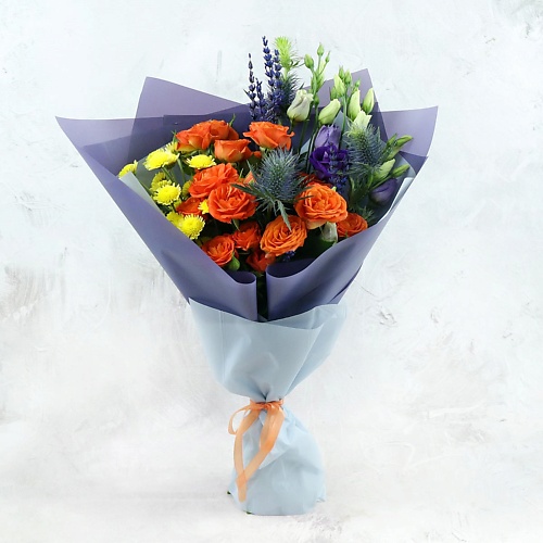 

БУКЕТ МАРКЕТ ДАРИТЕ С УДОВОЛЬСТВИЕМ Букет из кустовых роз и лизиантуса, Букет из кустовых роз и лизиантуса