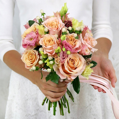 

БУКЕТ МАРКЕТ ДАРИТЕ С УДОВОЛЬСТВИЕМ Букет из роз, лизиантуса и скимии, Букет из роз, лизиантуса и скимии