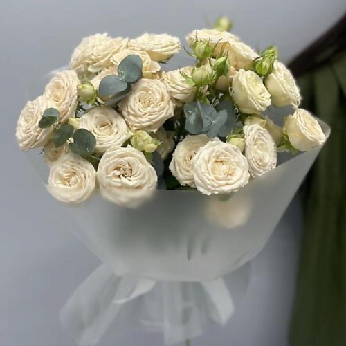 

CHALET GREEN Букет из кустовых роз и эвкалипта, Букет из кустовых роз и эвкалипта