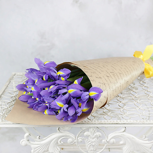 

БУКЕТ МАРКЕТ ДАРИТЕ С УДОВОЛЬСТВИЕМ Букет из 15 ирисов в крафте, Букет из 15 ирисов в крафте