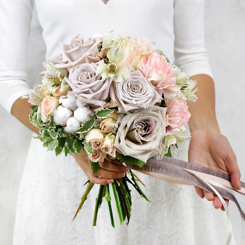 

БУКЕТ МАРКЕТ ДАРИТЕ С УДОВОЛЬСТВИЕМ Букет из роз, альстромерий, гвоздик и хлопка, Букет из роз, альстромерий, гвоздик и хлопка