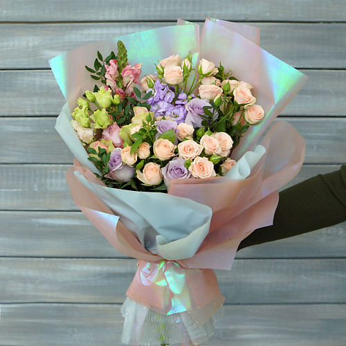 

БУКЕТ МАРКЕТ ДАРИТЕ С УДОВОЛЬСТВИЕМ Букет из роз, леувенбека и маттиолы, Букет из роз, леувенбека и маттиолы