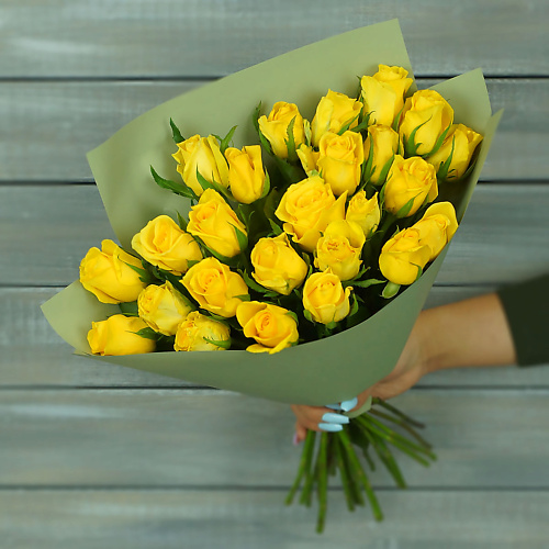 

БУКЕТ МАРКЕТ ДАРИТЕ С УДОВОЛЬСТВИЕМ 25 желтых роз в упаковке Кения 40 см., 25 желтых роз в упаковке Кения 40 см.
