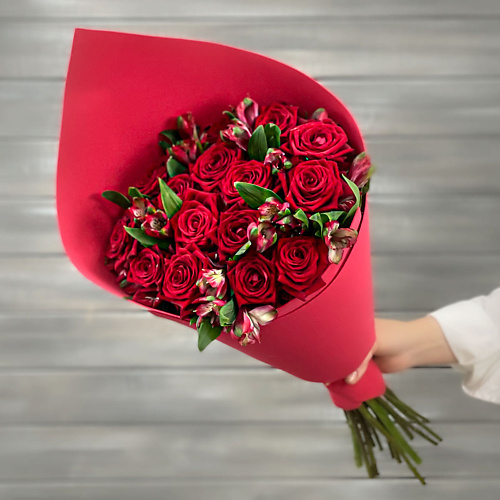 

БУКЕТ МАРКЕТ ДАРИТЕ С УДОВОЛЬСТВИЕМ Букет из красных роз с альстромериями, Букет из красных роз с альстромериями