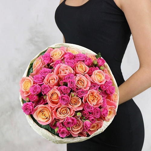 

БУКЕТ МАРКЕТ ДАРИТЕ С УДОВОЛЬСТВИЕМ Букет из 27 коралловых и розовых роз, Букет из 27 коралловых и розовых роз