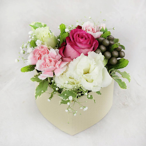 

БУКЕТ МАРКЕТ ДАРИТЕ С УДОВОЛЬСТВИЕМ Композиция из роз, лизиантуса и брунии в коробочке, Композиция из роз, лизиантуса и брунии в коробочке