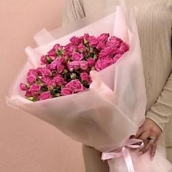 Изящный розовый букет из 11 кустовых роз 0690М-011