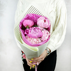 Букет из 5 розовых пионов