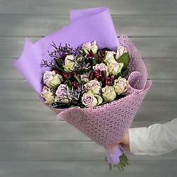 Букет из роз, альстромерий и лимониума