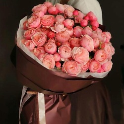 15 пионовидных роз SILVA PINK