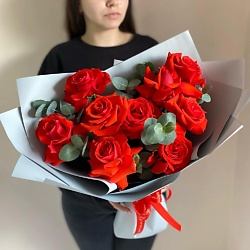 Любовь (Алая французская роза Нина и эвкалипт)