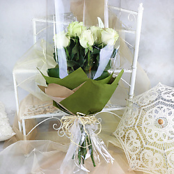 Букет из 11 белых роз 60 см. в упаковке
