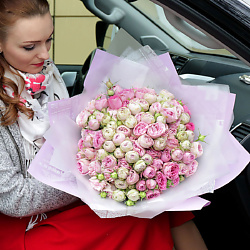 Букет из 31 розовых кустовых роз