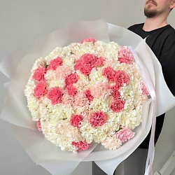 Букет из 101 белых и розовых диантусов