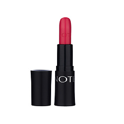 Помада для губ насыщенного цвета