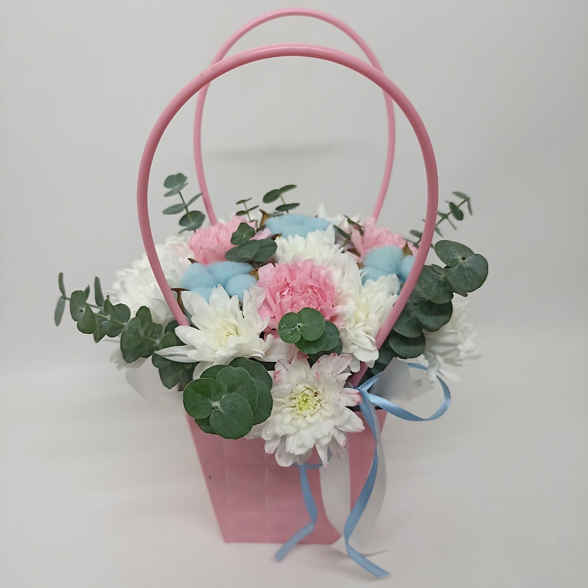 Изображение товара ЗЕФИРКО Нежность - букет живых цветов в сумочке, подарок для близких