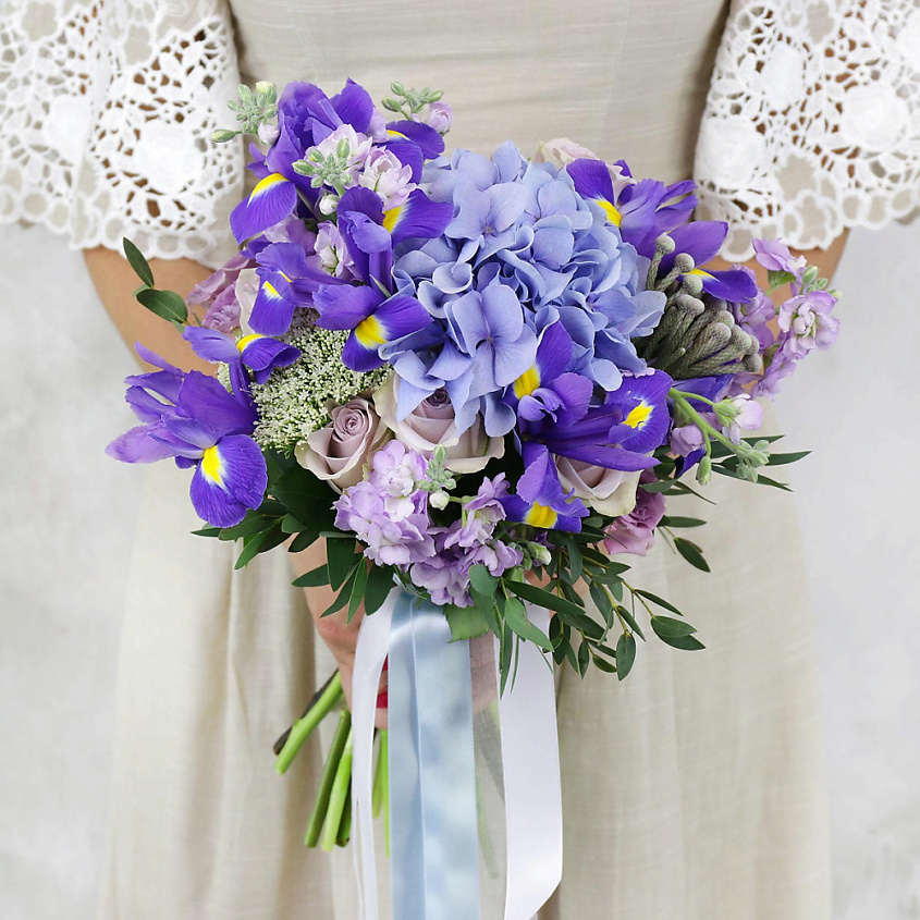 Изображение товара Букет из гортензии, ирисов и роз свежие цветы для подарка 1 шт