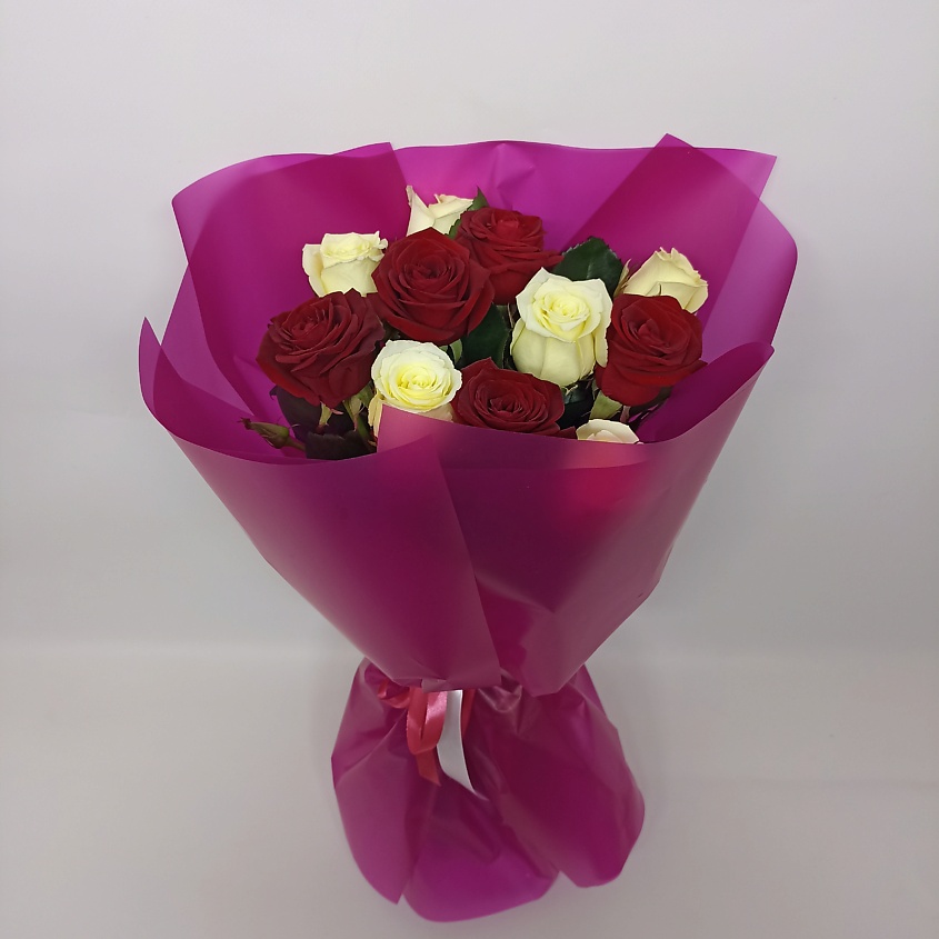 Изображение товара ЗЕФИРКО Букет 11 красных и белых роз, 1 шт.