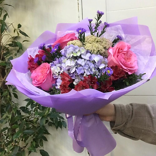 

ILE DE FLEURS Яркий букет с астрой и пионовидными розами, Яркий букет с астрой и пионовидными розами