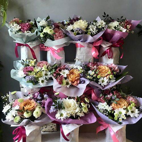 

ILE DE FLEURS Букет комплимент. Мини букет в оазисе. 10шт, Букет комплимент. Мини букет в оазисе. 10шт