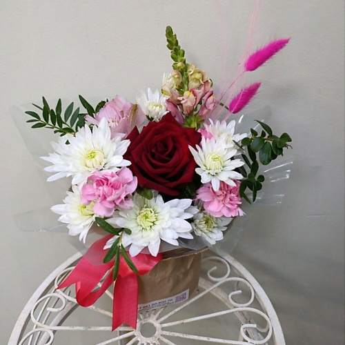 

ILE DE FLEURS Цветы в пакете. Композиция на оазисе. Цветы в сумочке, Цветы в пакете. Композиция на оазисе. Цветы в сумочке