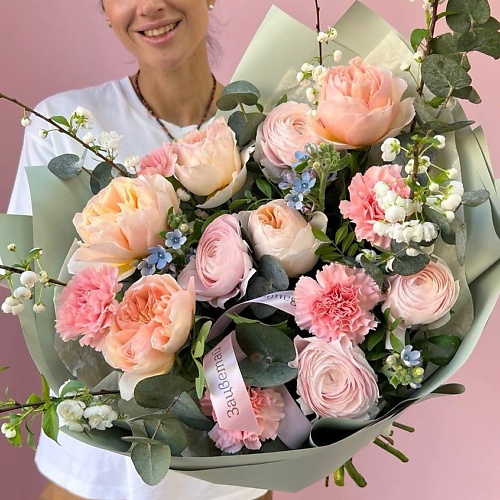 

ЗАЦВЕТАЙ. ЦВЕТОЧНЫЙ БУТИК Весенний букет с пионовидными розами и ранункулюсами, Весенний букет с пионовидными розами и ранункулюсами