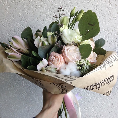 Букет живых цветов ILE DE FLEURS Слова нежности
