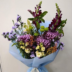 Букет с хризантемой и астрой осенний