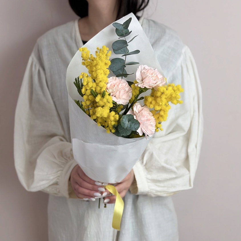 Изображение товара MARIMAY Букет с мимозой, диантусами и эвкалиптом, 1 шт